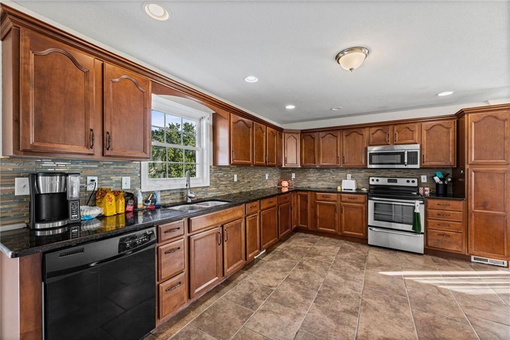 945 S Sycamore Street — photo 14