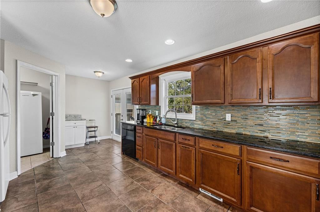945 S Sycamore Street — photo 16