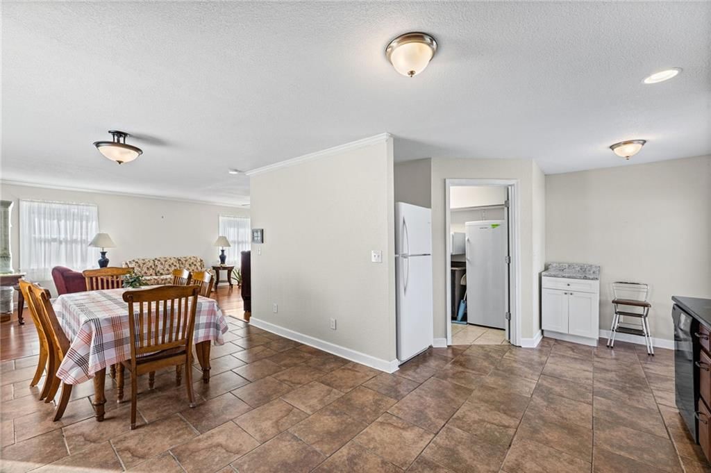 945 S Sycamore Street — photo 17
