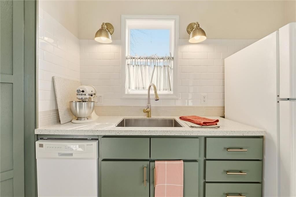 1523 W 39th Avenue — photo 13