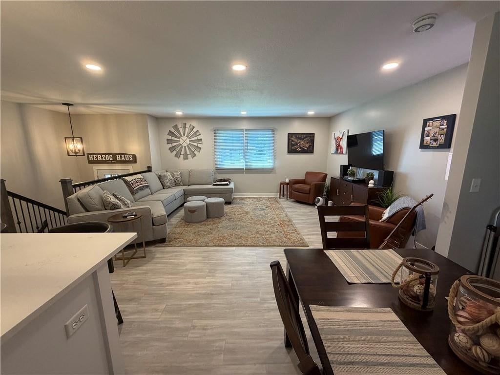 3609 N 154th Terrace — photo 9