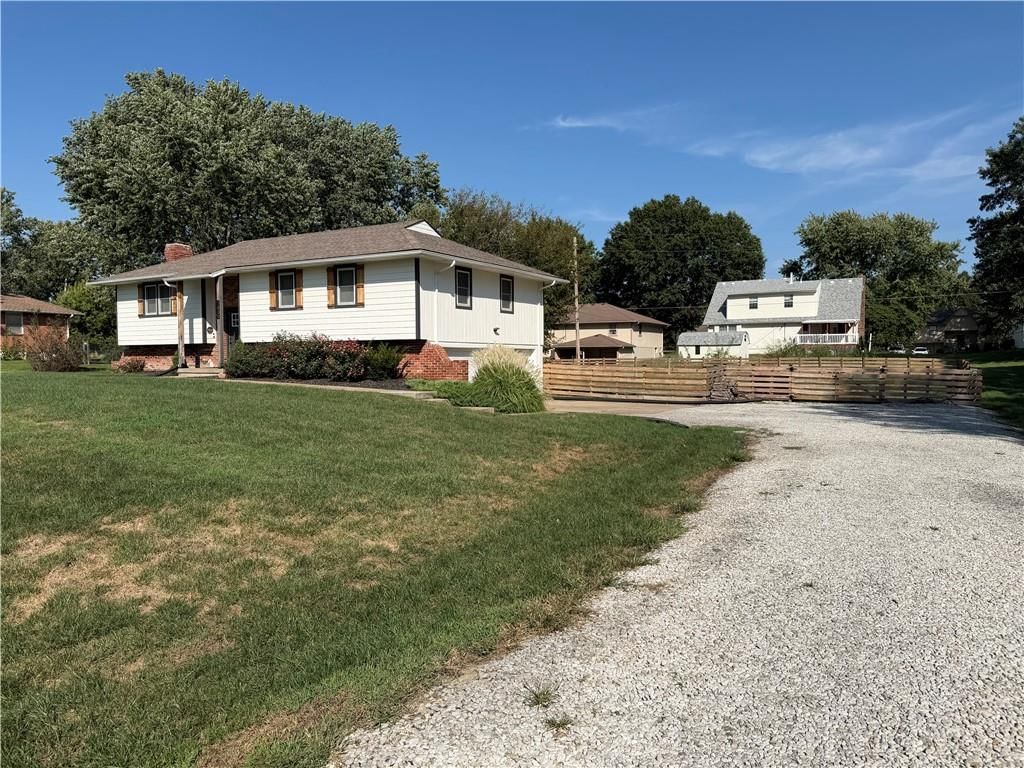 3609 N 154th Terrace — photo 26