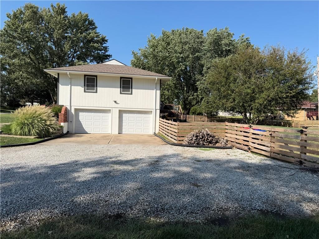 3609 N 154th Terrace — photo 27