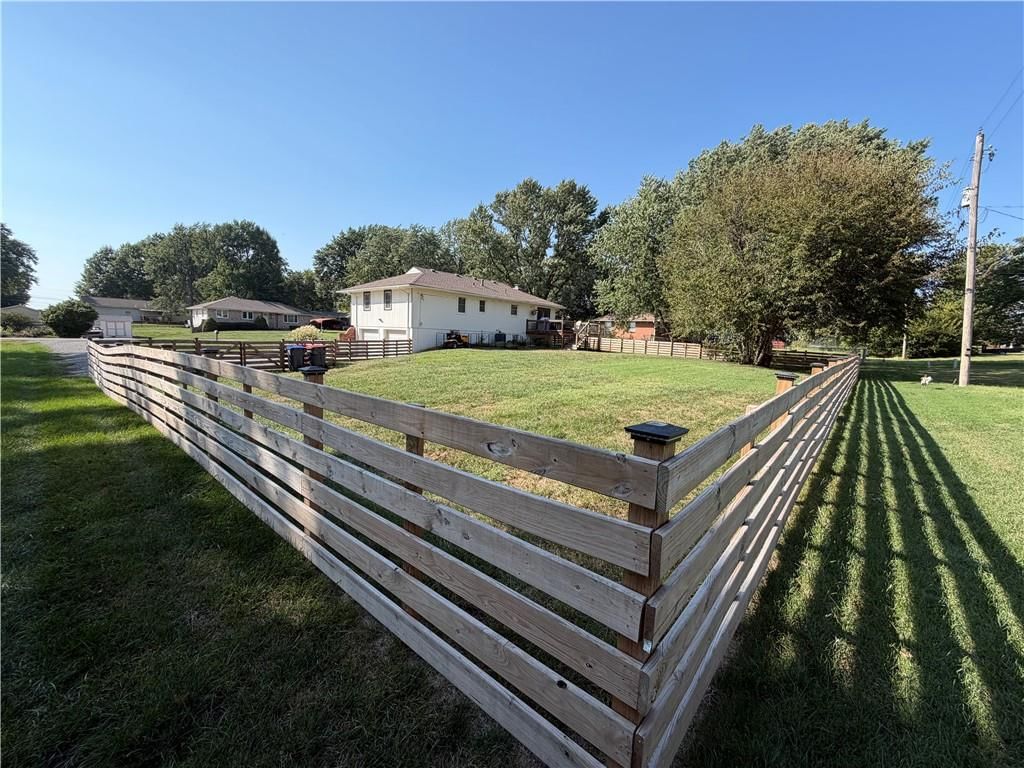 3609 N 154th Terrace — photo 28