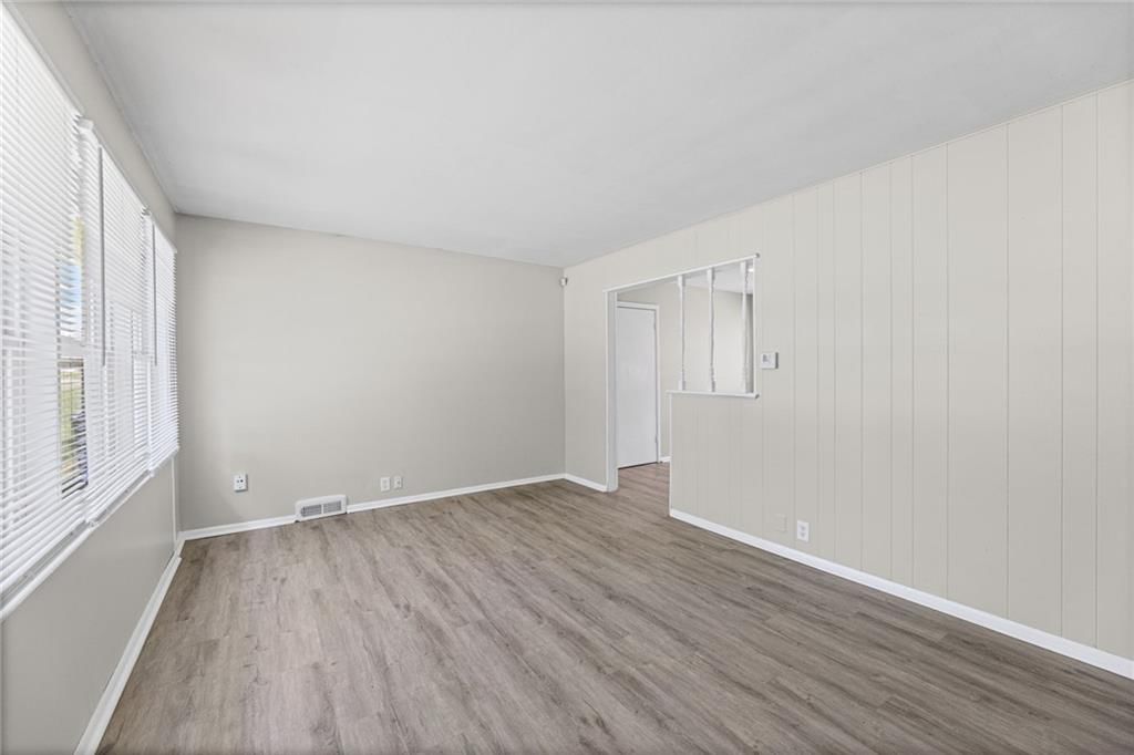 11305 Crystal Avenue — photo 7