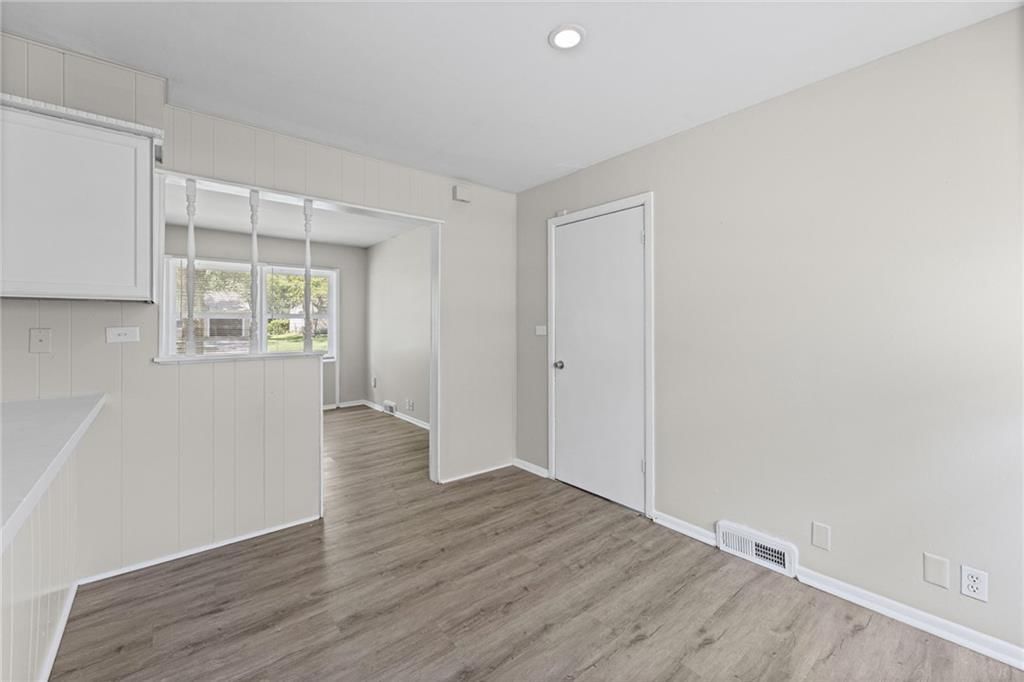 11305 Crystal Avenue — photo 12