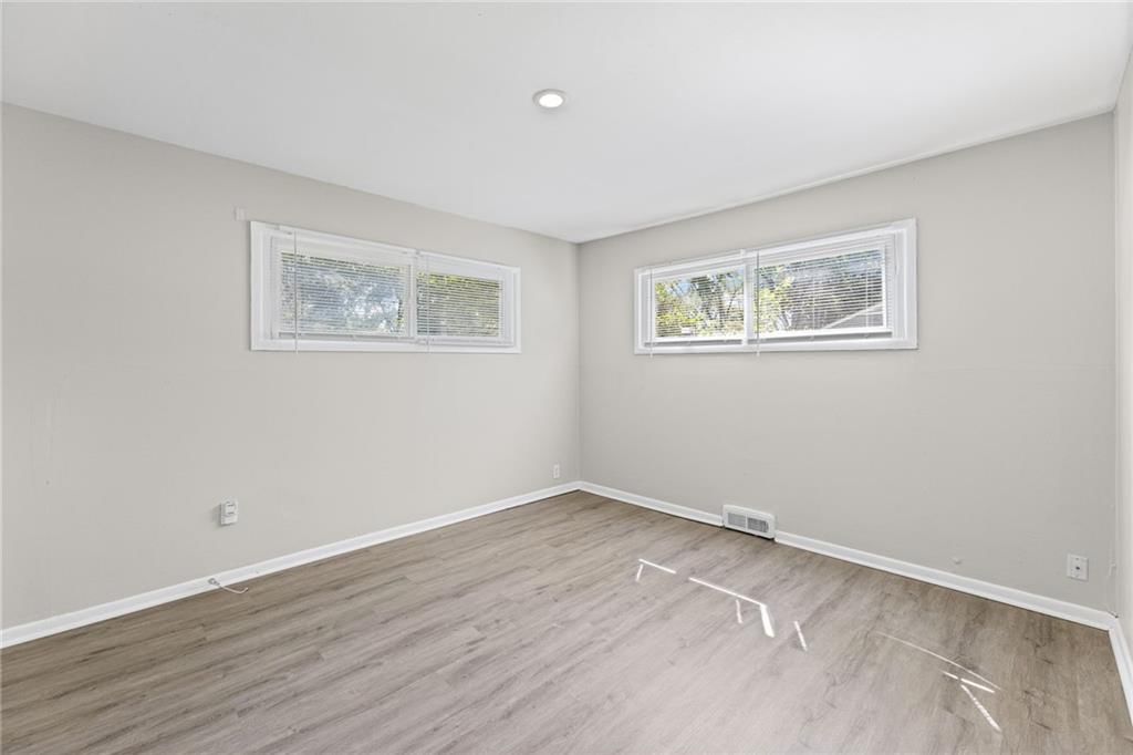 11305 Crystal Avenue — photo 13