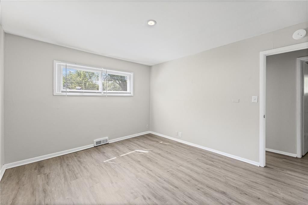 11305 Crystal Avenue — photo 17