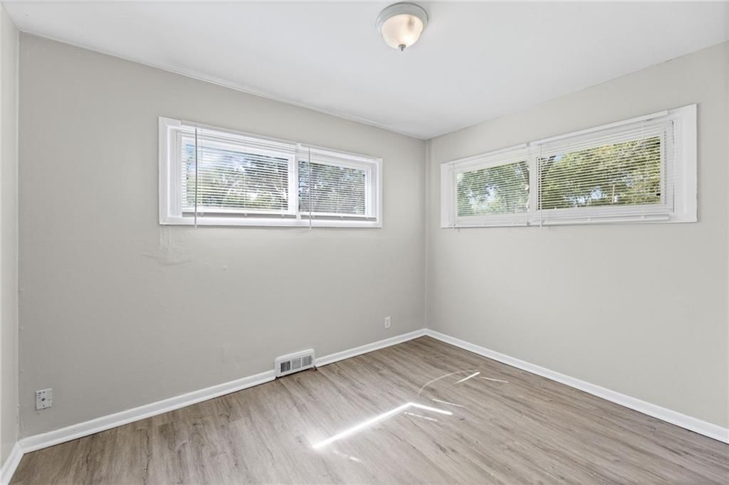 11305 Crystal Avenue — photo 18