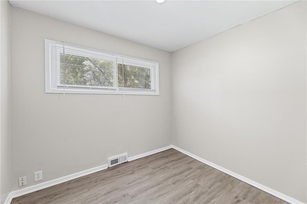 11305 Crystal Avenue — photo 20