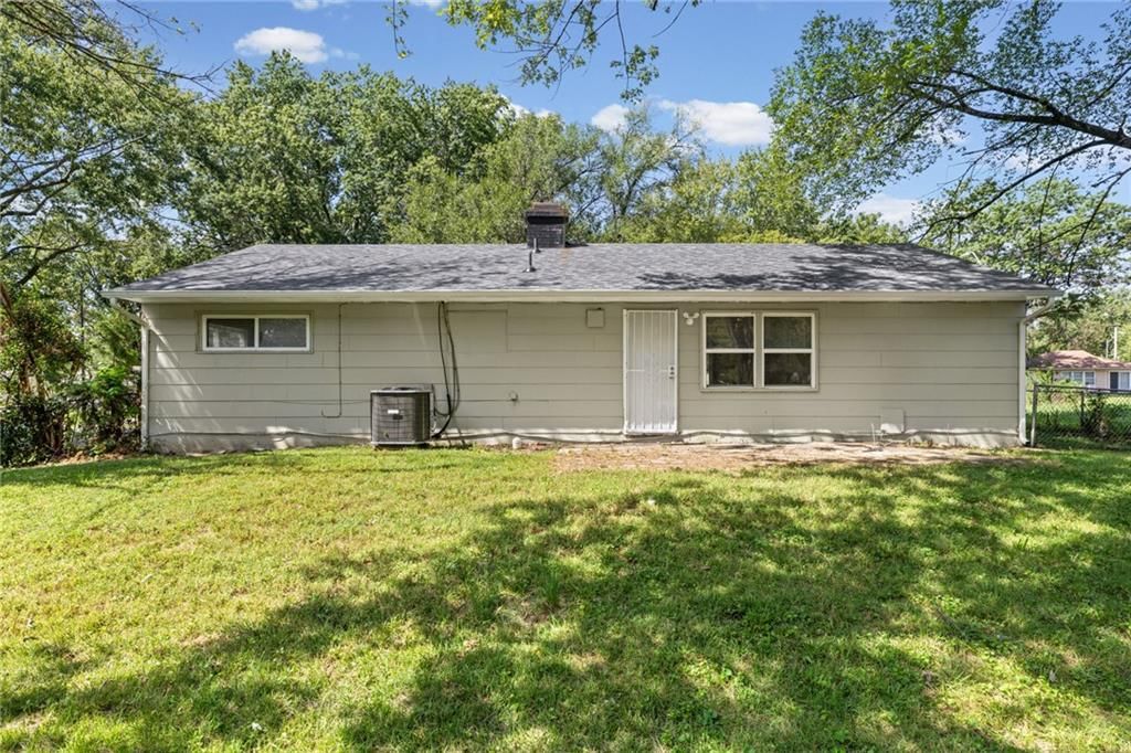 11305 Crystal Avenue — photo 22