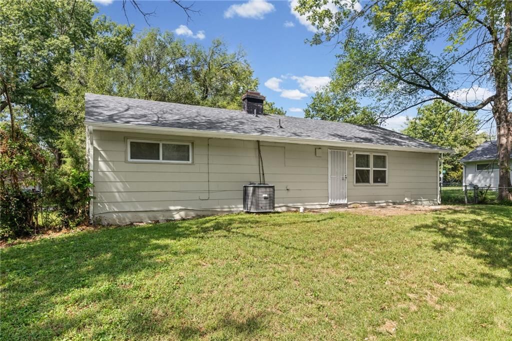 11305 Crystal Avenue — photo 23