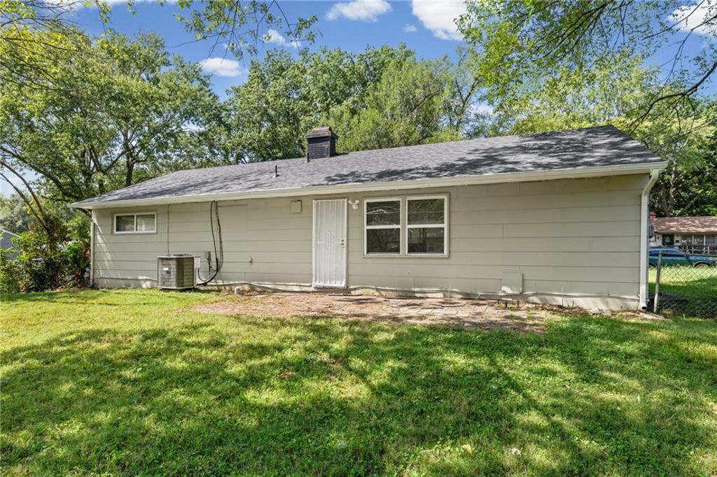 11305 Crystal Avenue — photo 24