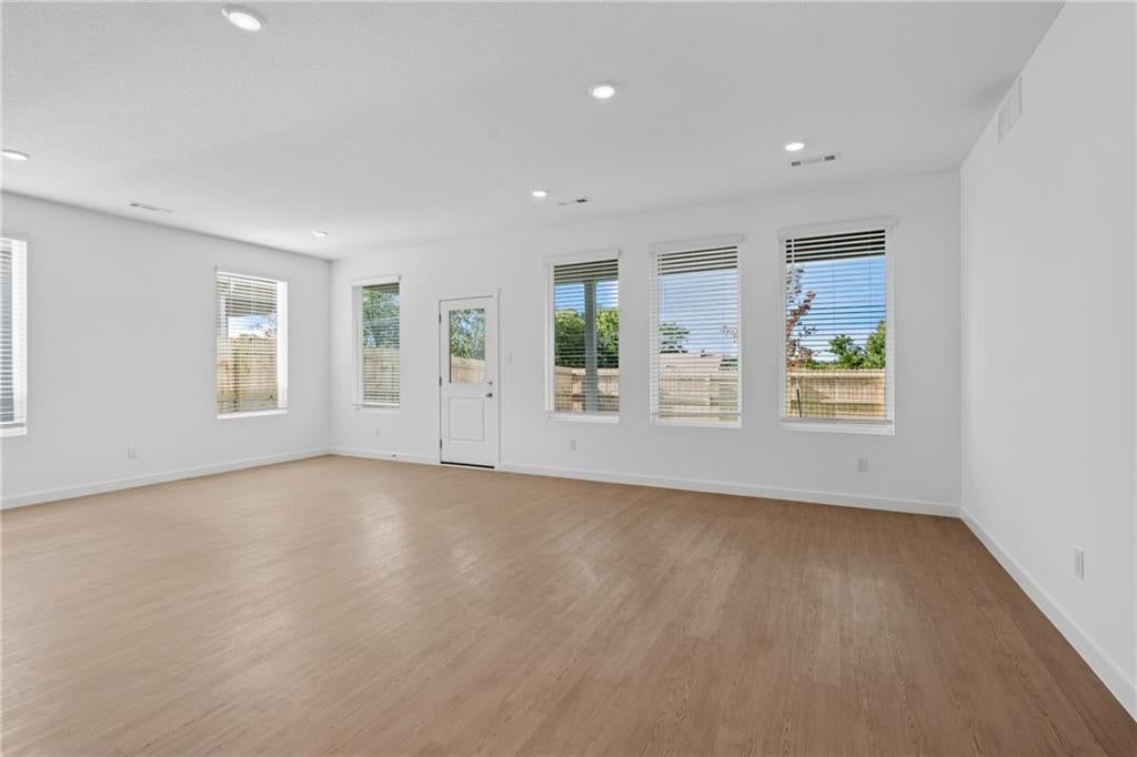 21347 Cleveland Street — photo 10