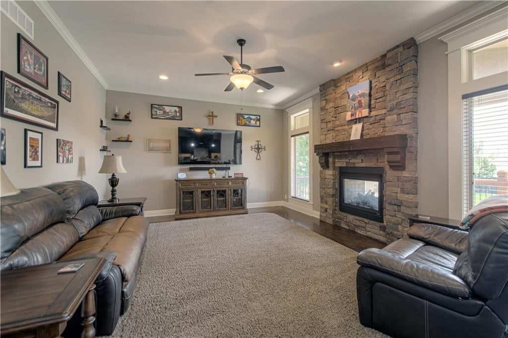 15553 W 163rd Terrace — photo 4
