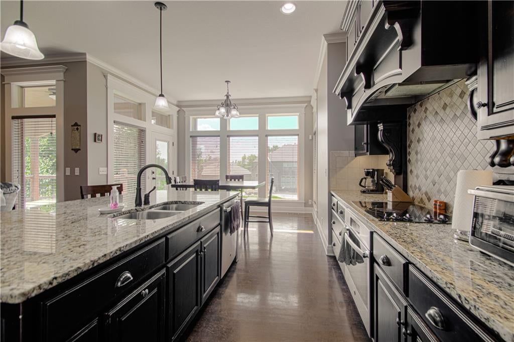 15553 W 163rd Terrace — photo 8