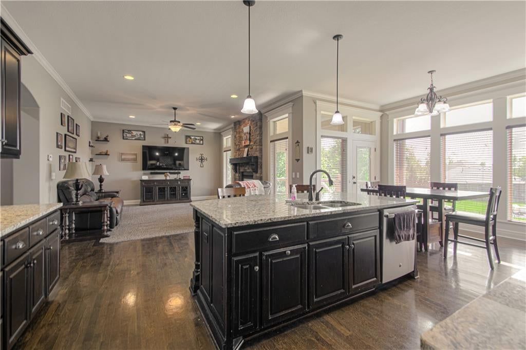 15553 W 163rd Terrace — photo 9