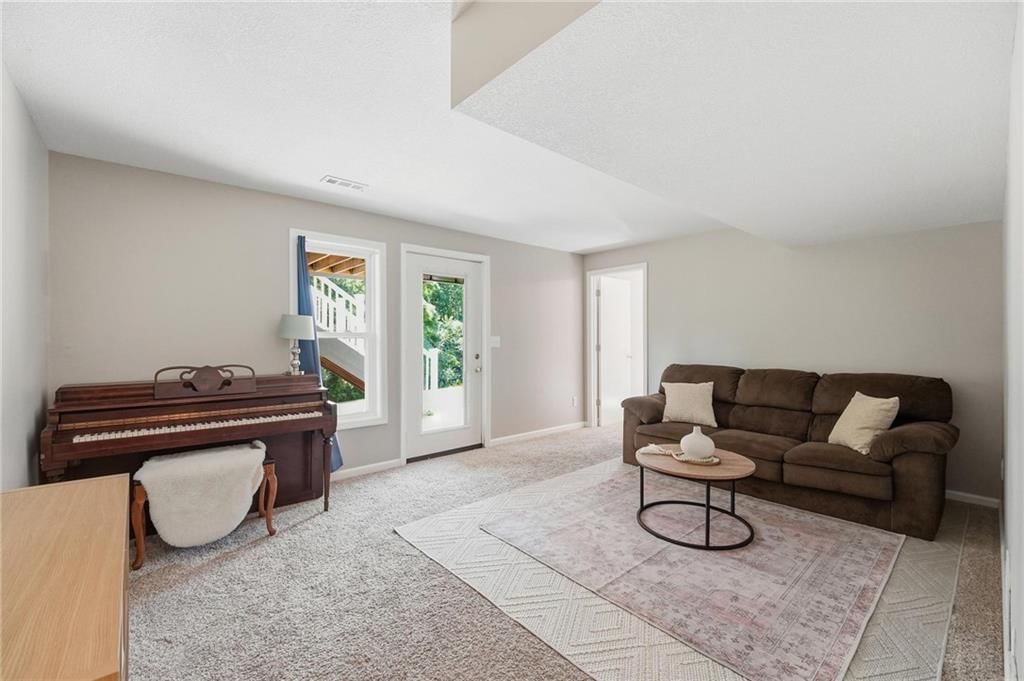 6122 N Coventry Avenue — photo 41