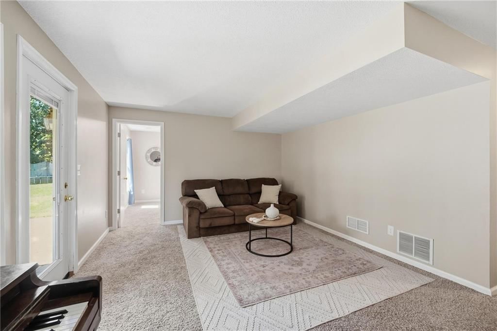 6122 N Coventry Avenue — photo 42