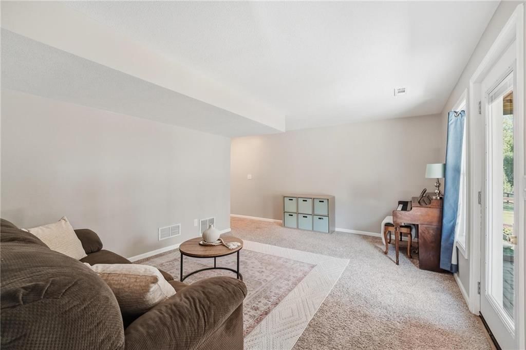 6122 N Coventry Avenue — photo 43