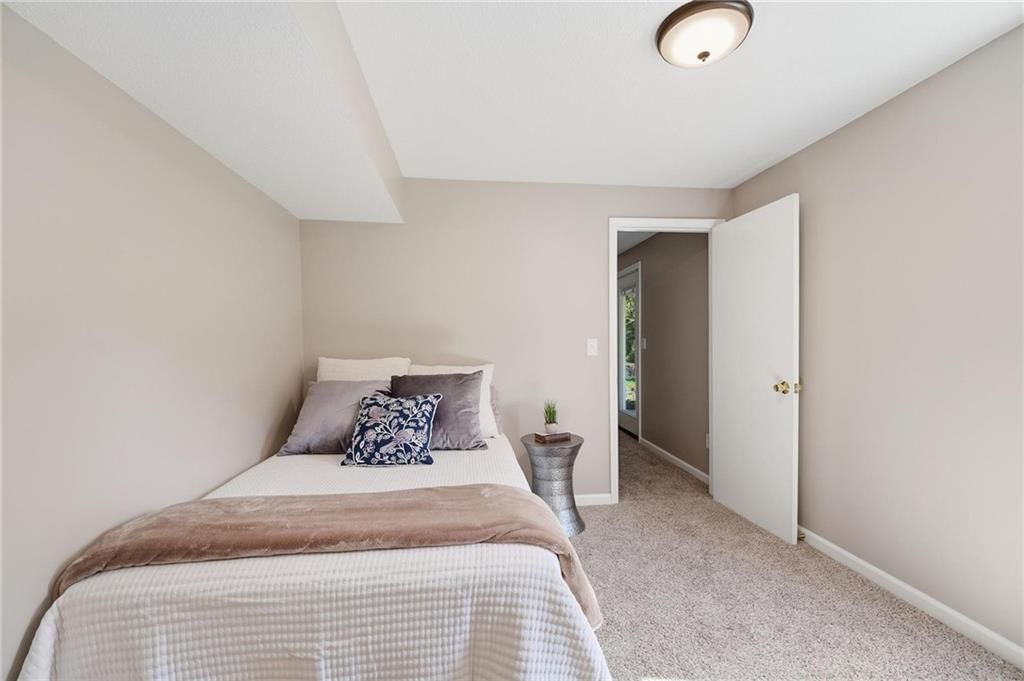 6122 N Coventry Avenue — photo 46