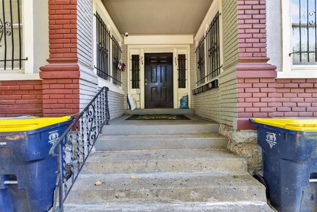 203 N Mersington Avenue — photo 5