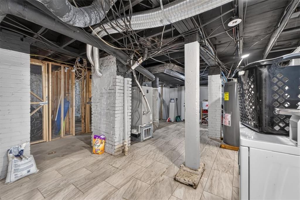 203 N Mersington Avenue — photo 39