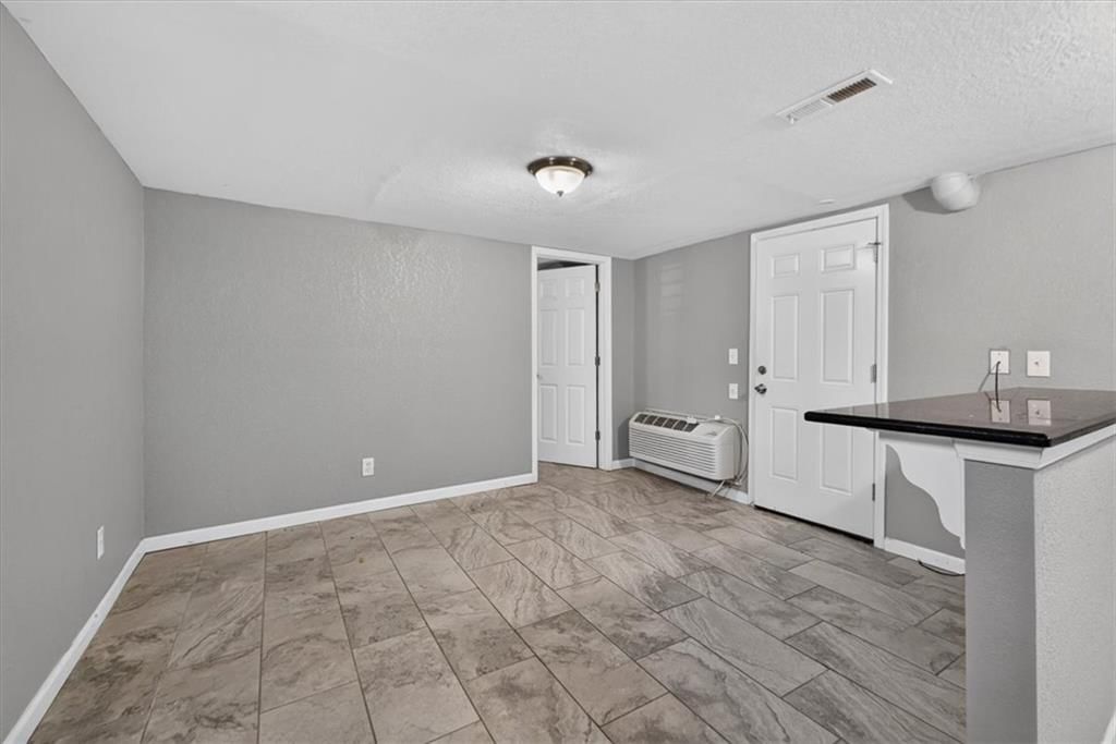 203 N Mersington Avenue — photo 21
