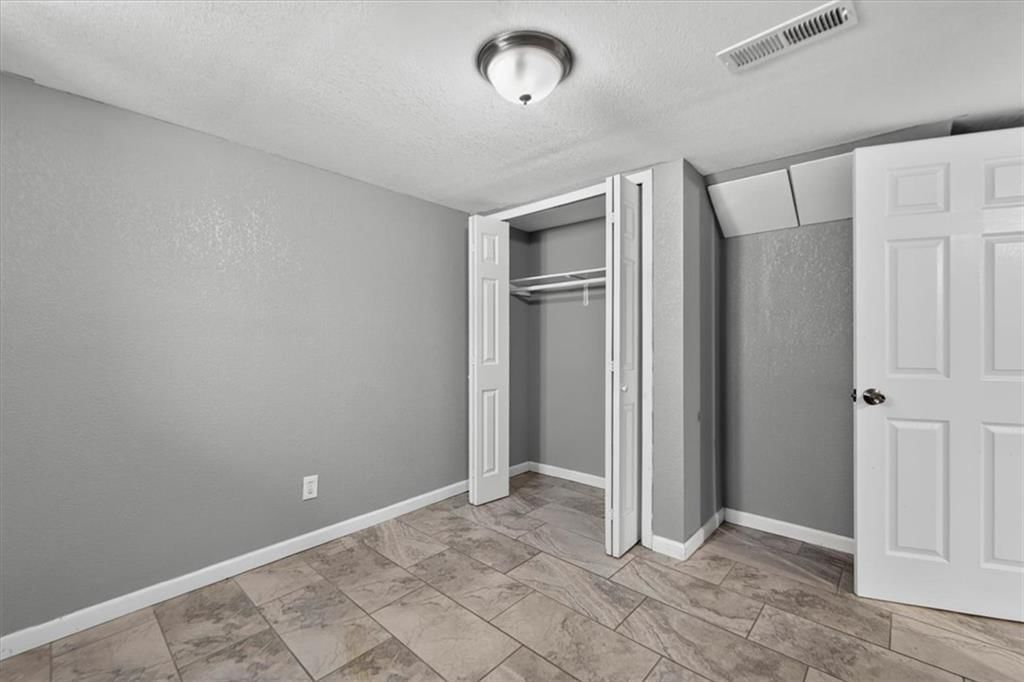 203 N Mersington Avenue — photo 23