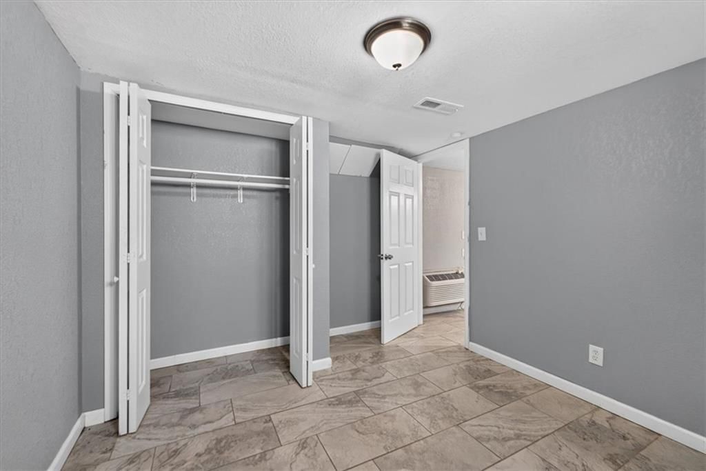 203 N Mersington Avenue — photo 24