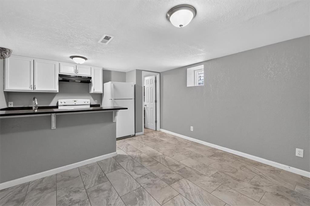 203 N Mersington Avenue — photo 48