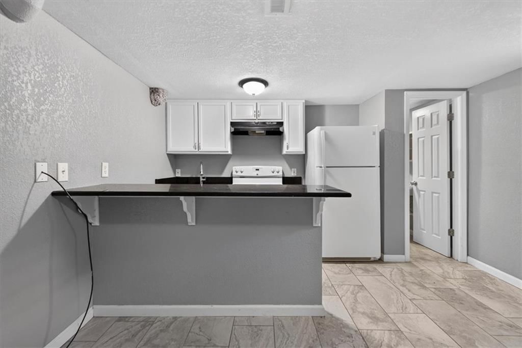 203 N Mersington Avenue — photo 49
