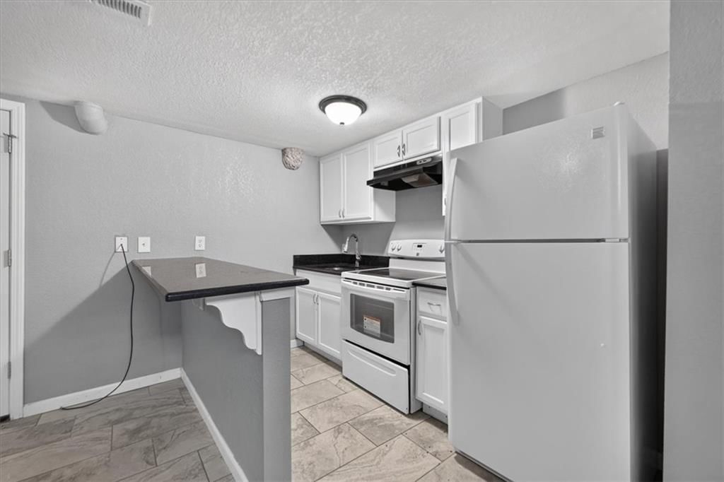 203 N Mersington Avenue — photo 50