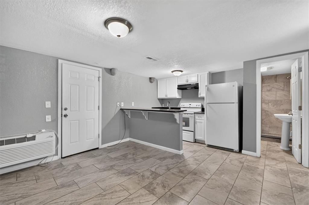 203 N Mersington Avenue — photo 51