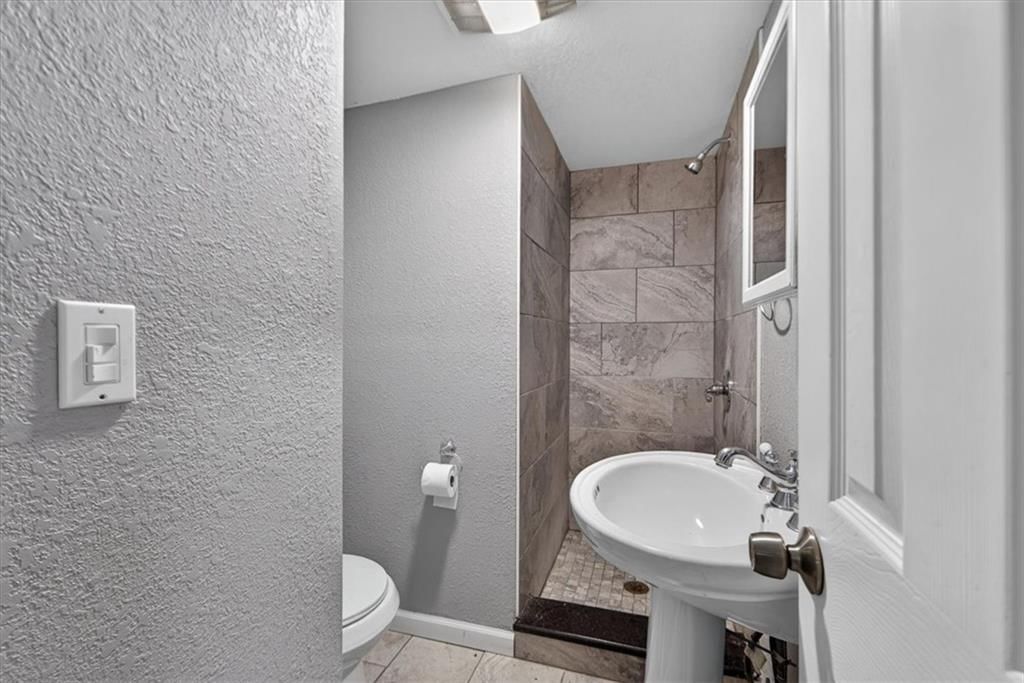 203 N Mersington Avenue — photo 52