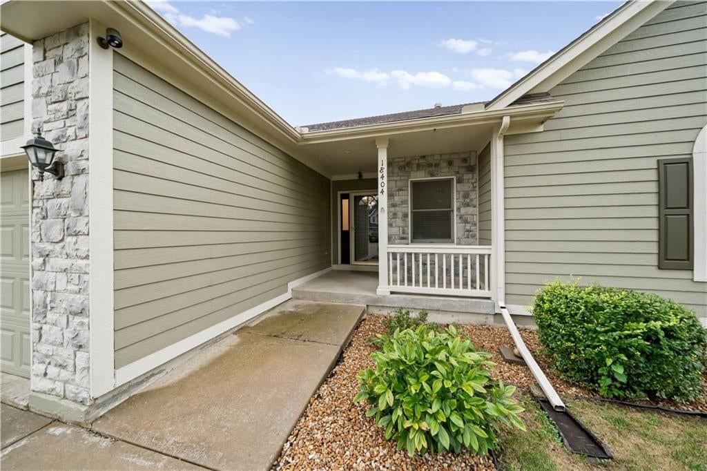 18404 Ash Street, Gardner, KS: listing photo 3