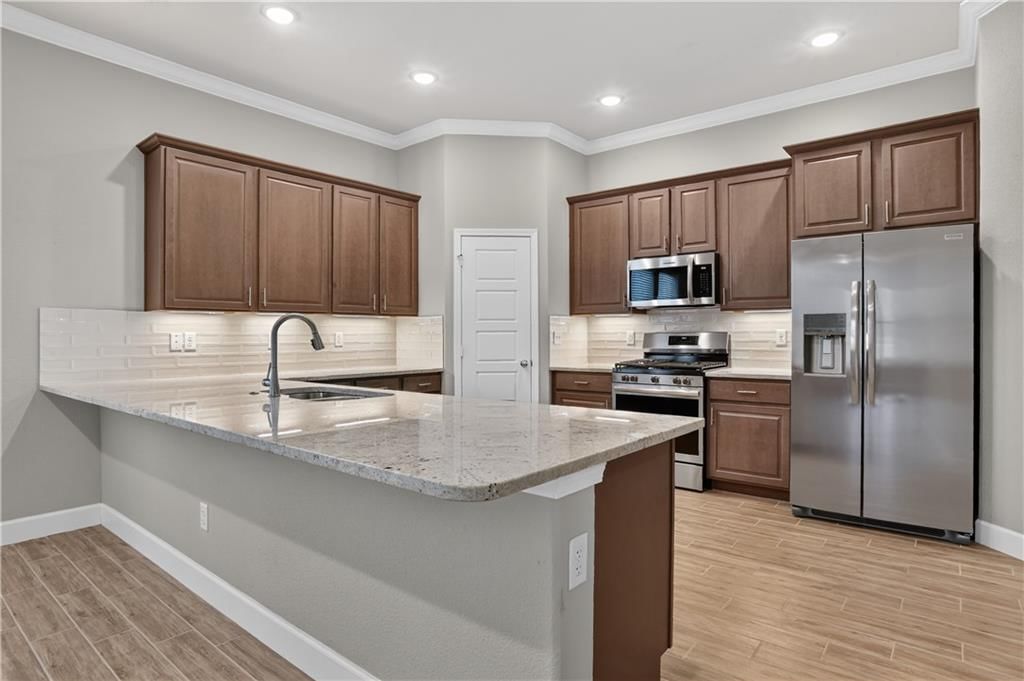 Photo 5 of 25 - 7557 McCormick Drive, Shawnee, KS 66227