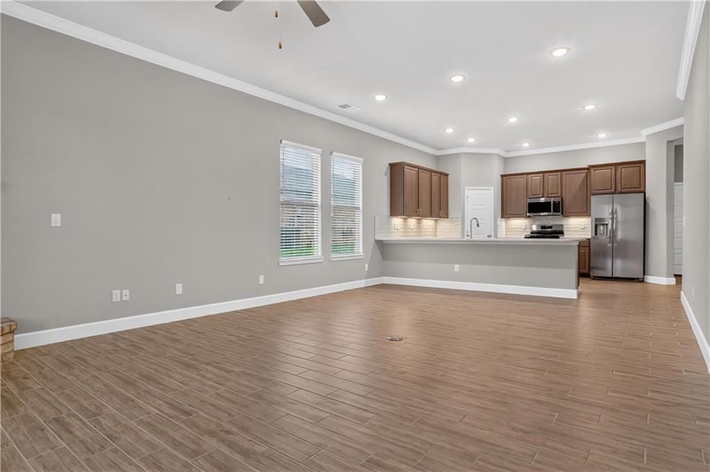 Photo 6 of 25 - 7557 McCormick Drive, Shawnee, KS 66227