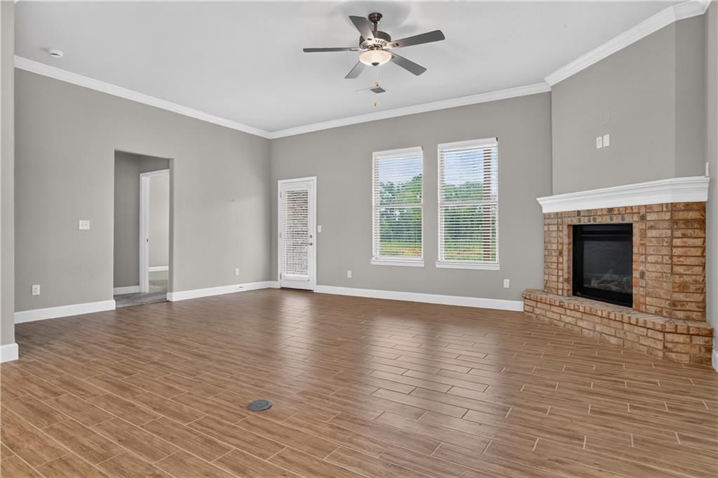 Photo 8 of 25 - 7557 McCormick Drive, Shawnee, KS 66227