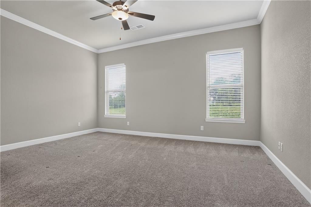 Photo 11 of 25 - 7557 McCormick Drive, Shawnee, KS 66227