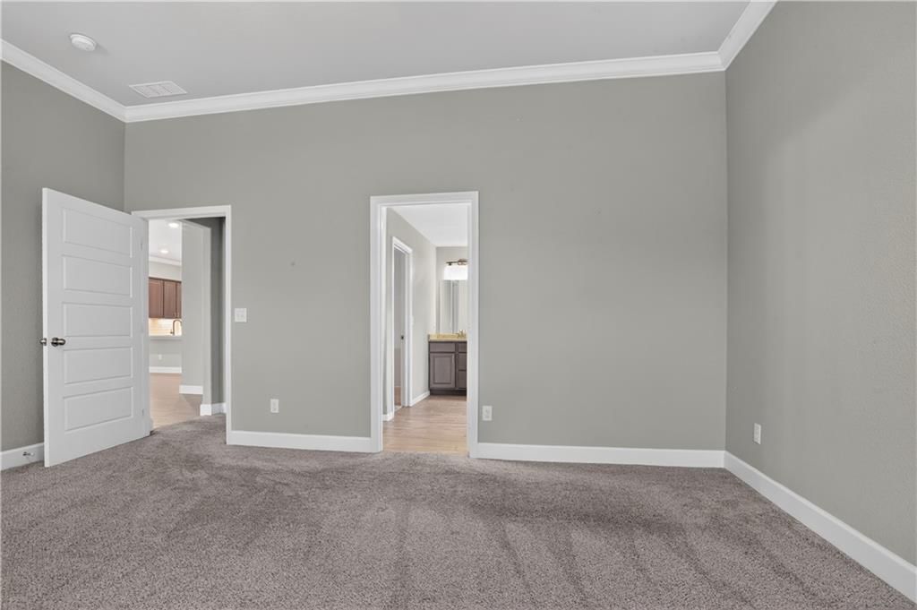 Photo 13 of 25 - 7557 McCormick Drive, Shawnee, KS 66227