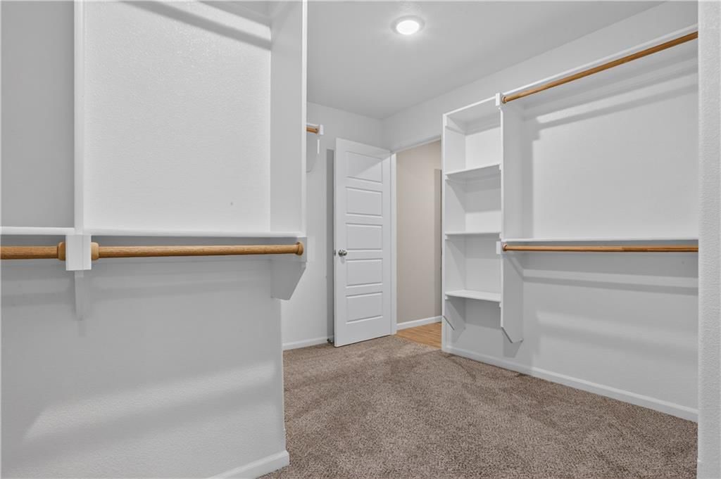 Photo 16 of 25 - 7557 McCormick Drive, Shawnee, KS 66227