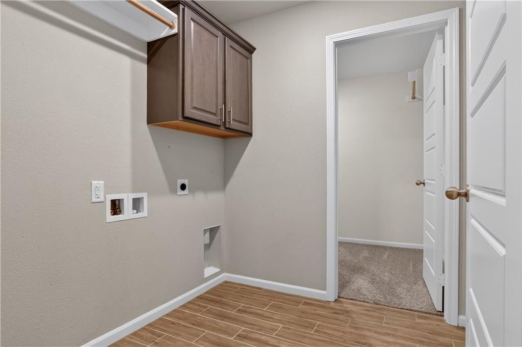 Photo 17 of 25 - 7557 McCormick Drive, Shawnee, KS 66227