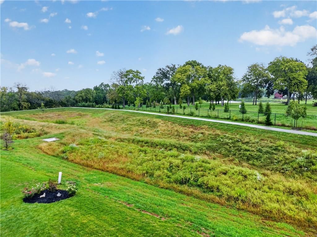 Photo 22 of 25 - 7557 McCormick Drive, Shawnee, KS 66227