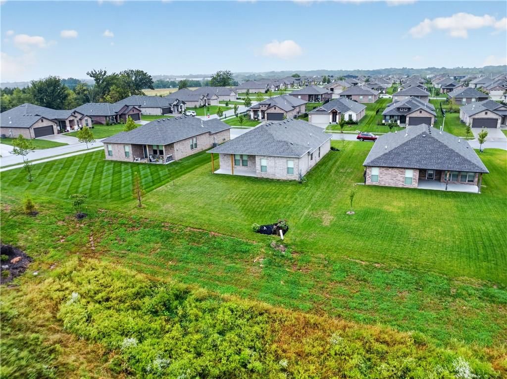 Photo 23 of 25 - 7557 McCormick Drive, Shawnee, KS 66227