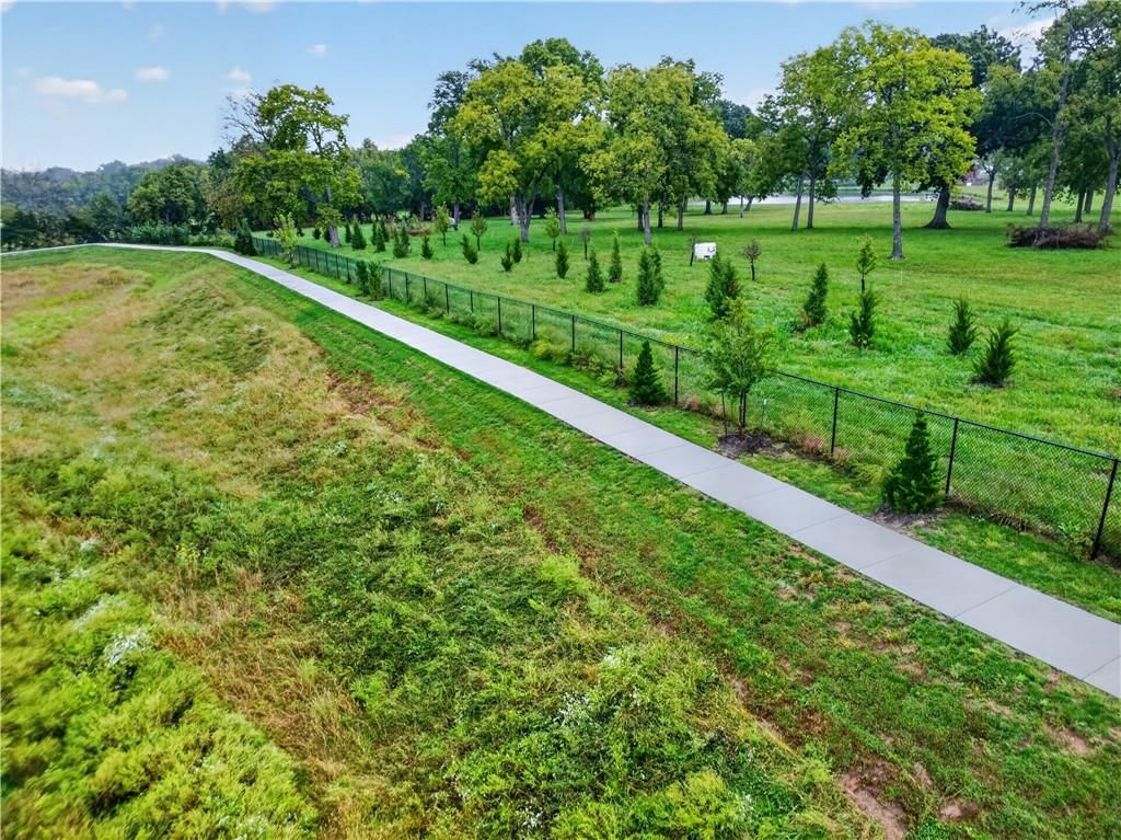 Photo 24 of 25 - 7557 McCormick Drive, Shawnee, KS 66227