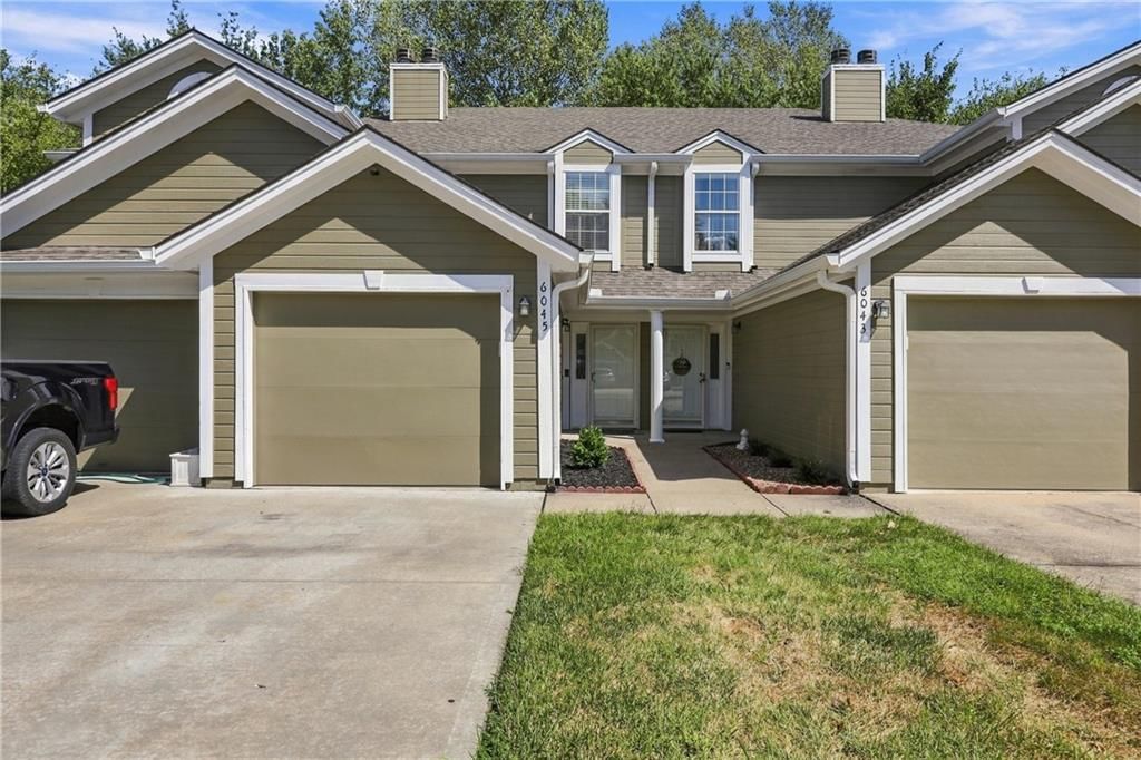 6045 NE Moonstone Drive — photo 1
