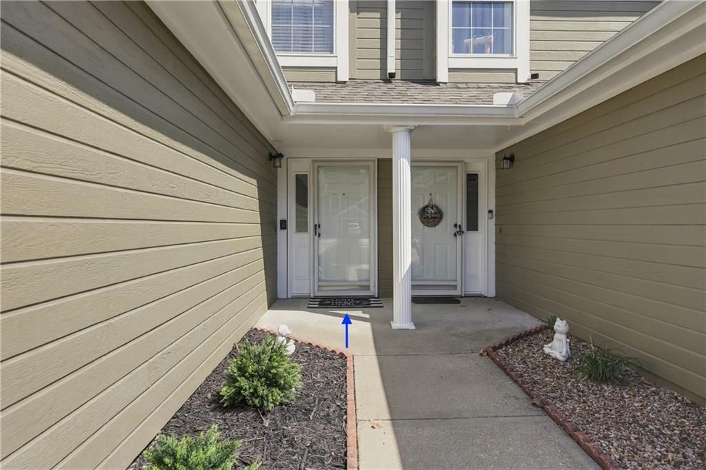 6045 NE Moonstone Drive — photo 2