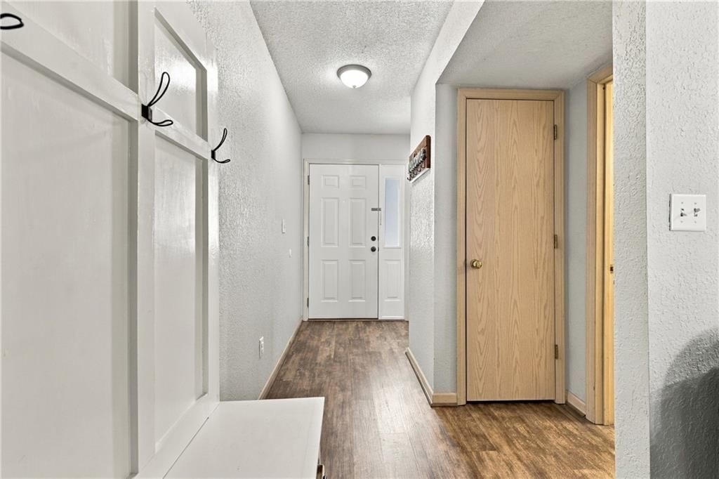 6045 NE Moonstone Drive — photo 3