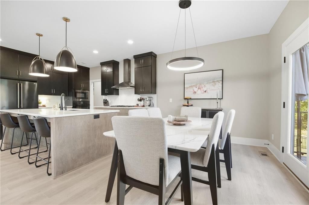 202 E Maple Street — photo 15